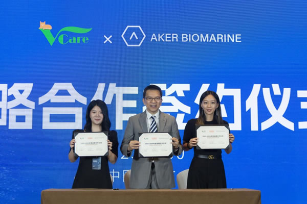 挪威VCare携Aker BioMarine发布高端宠物保健新品！